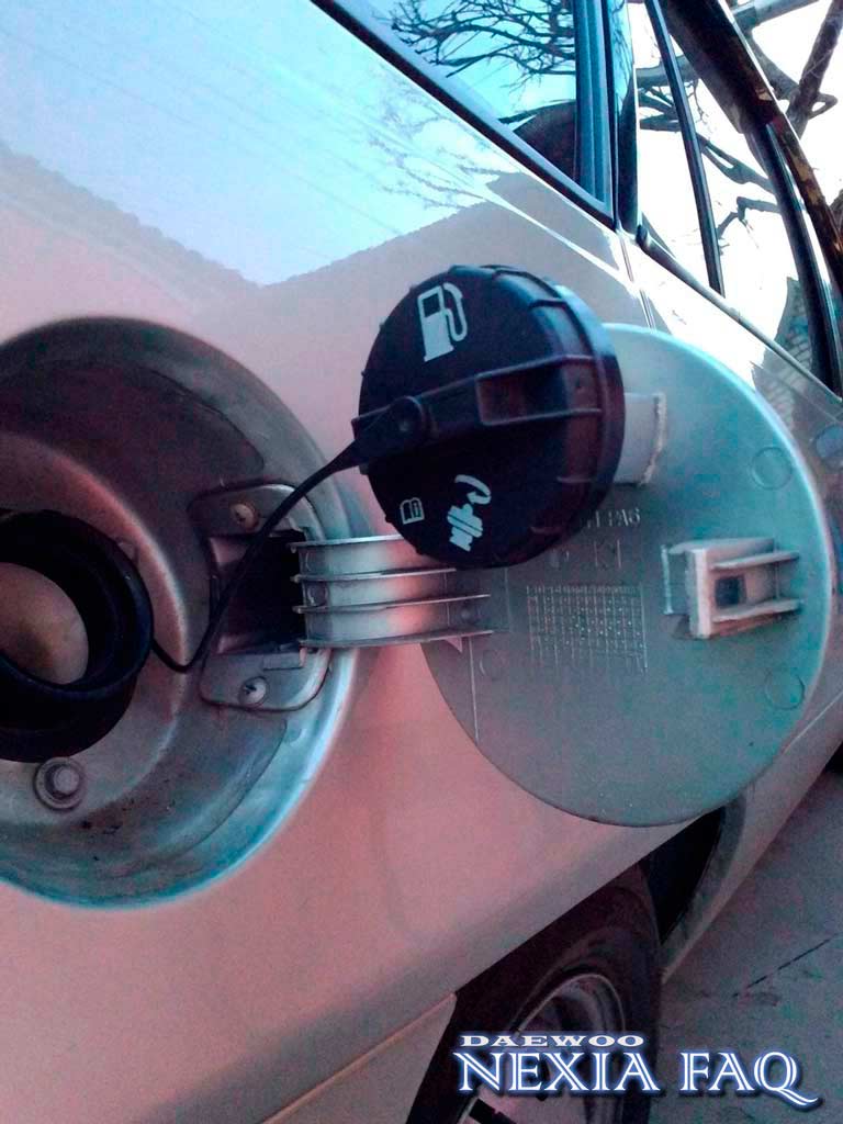 Держатель крышки бензобака гранта